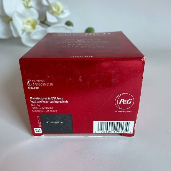 Olay Regenerist Ultra Rich Hydrating Moisturizer - Red - Picture 5 of 5